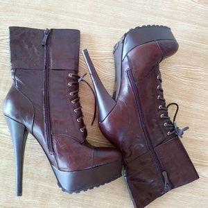 NWOT bebe Emma brown platform ankle boots. 7M